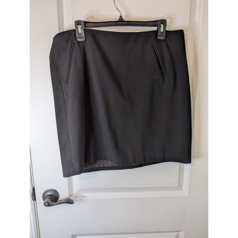 LOFT Black Textured Mini Skirt Size 14 Front Pockets Professional Office Wear‎